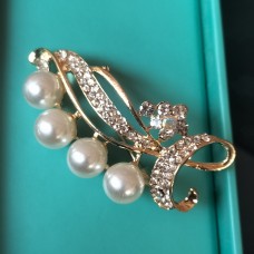  Elegant Leaf Traditional Brooch